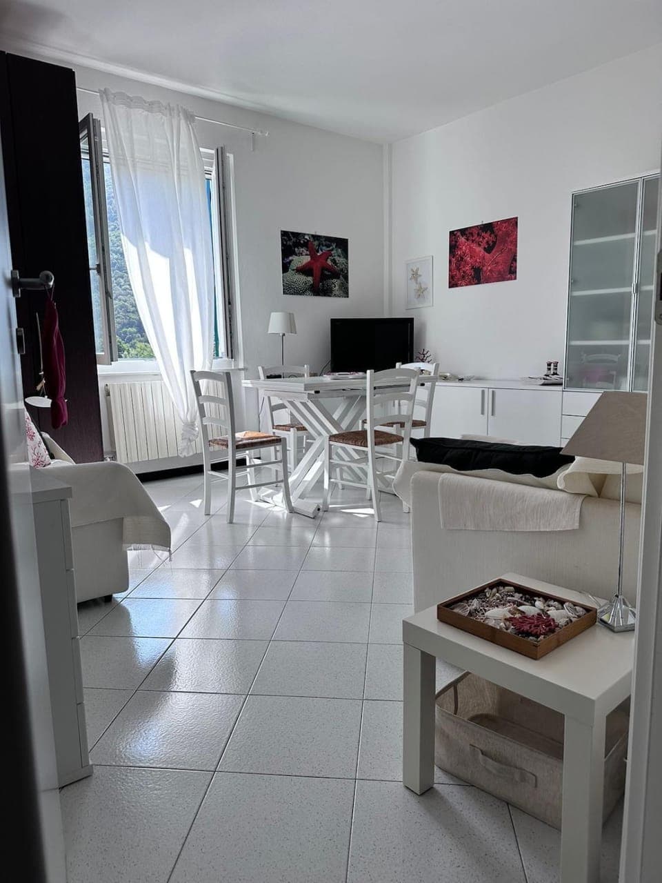 TV and multimedia, Living room, Evening entertainment