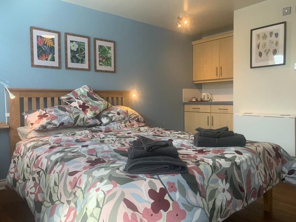 Bed, Photo of the whole room, Bedroom, Area and facilities