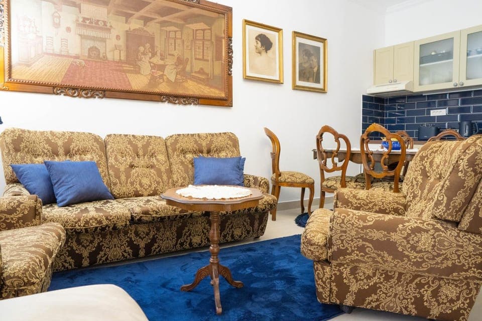 Living room, Seating area