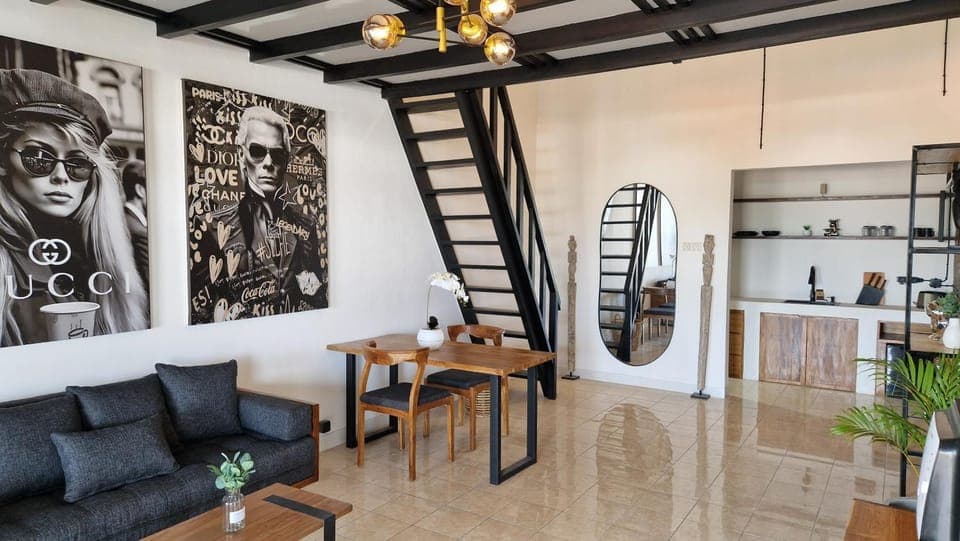 Kitchen or kitchenette, Living room, Seating area, Dining area