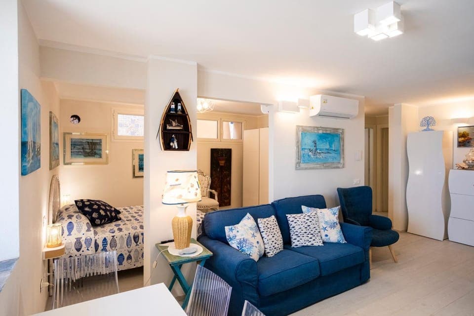 Kitchen or kitchenette, Living room, Seating area