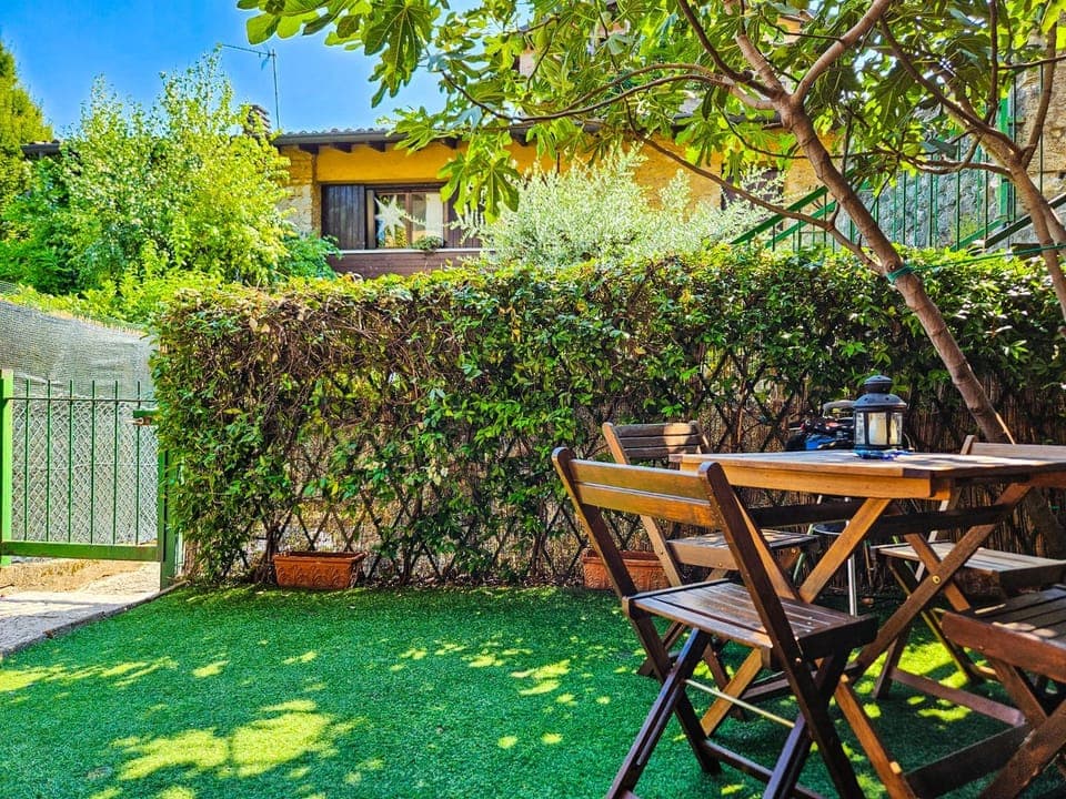Property building, Day, Garden, Garden, Dining area, Garden view