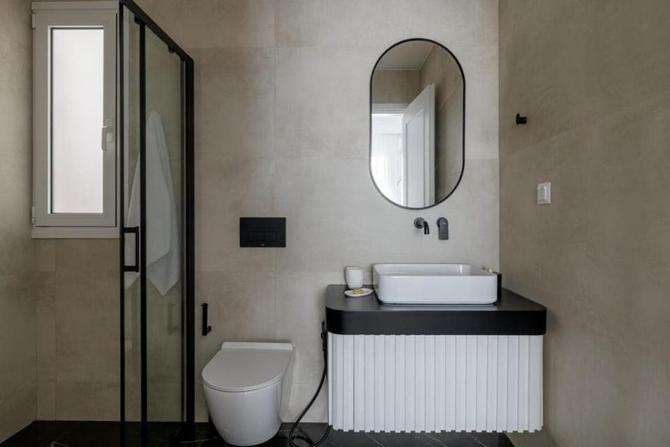 Shower, Toilet, Bathroom, towels