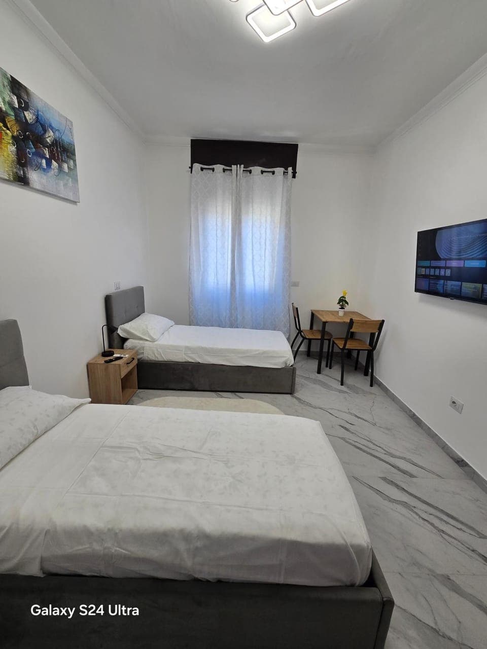 Bed, TV and multimedia, Photo of the whole room, Bedroom