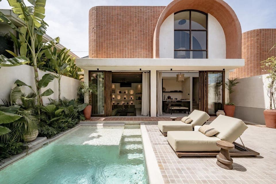 Property building, Patio, Garden, Pool view, Swimming pool, sunbed