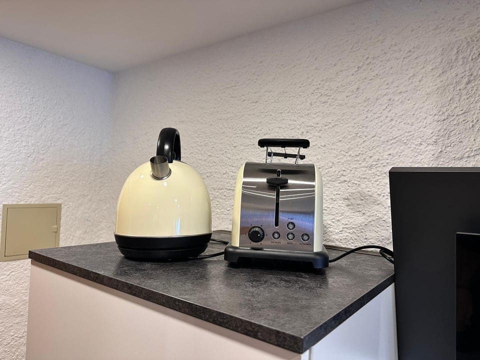 Coffee/tea facilities, toaster