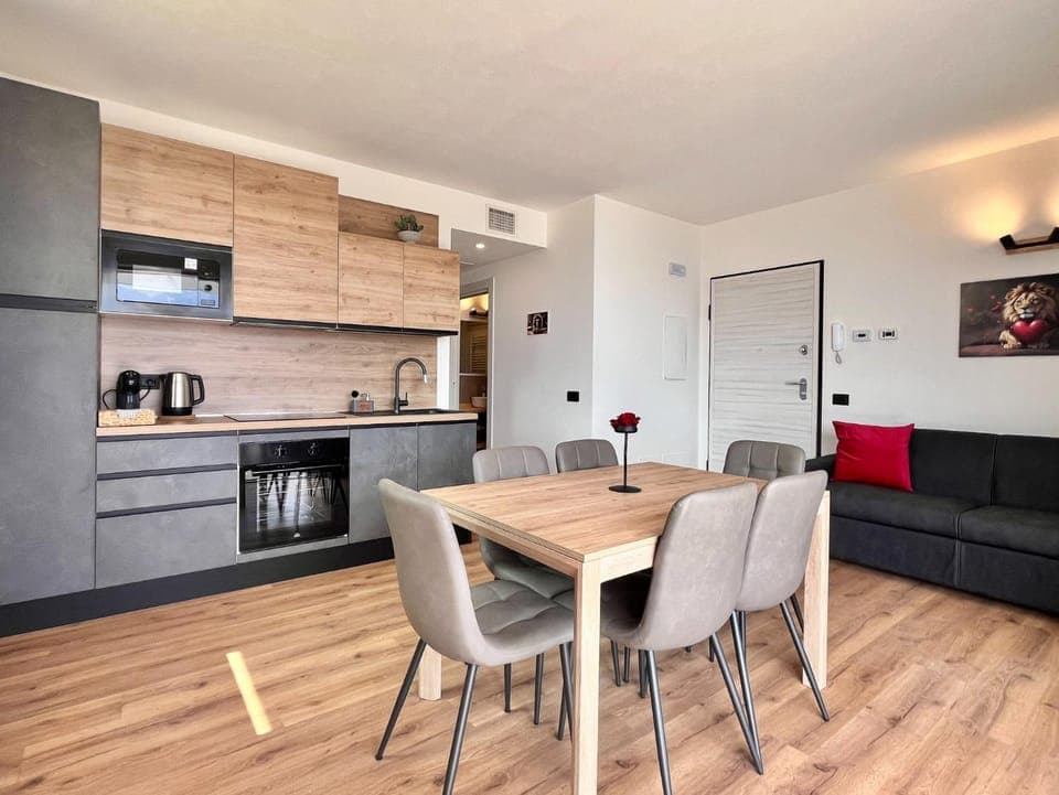 Kitchen or kitchenette, Living room, Seating area, Dining area