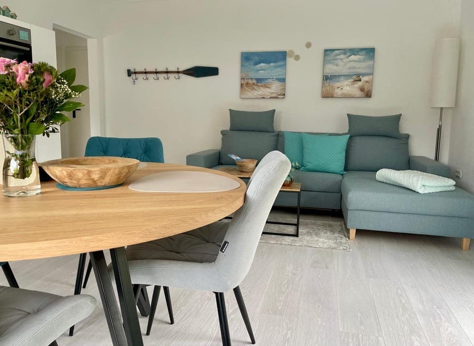 Living room, Photo of the whole room, Dining area