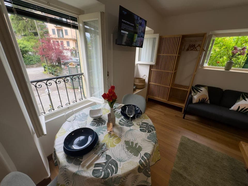 TV and multimedia, View (from property/room), Balcony/Terrace, Living room, Seating area, Dining area