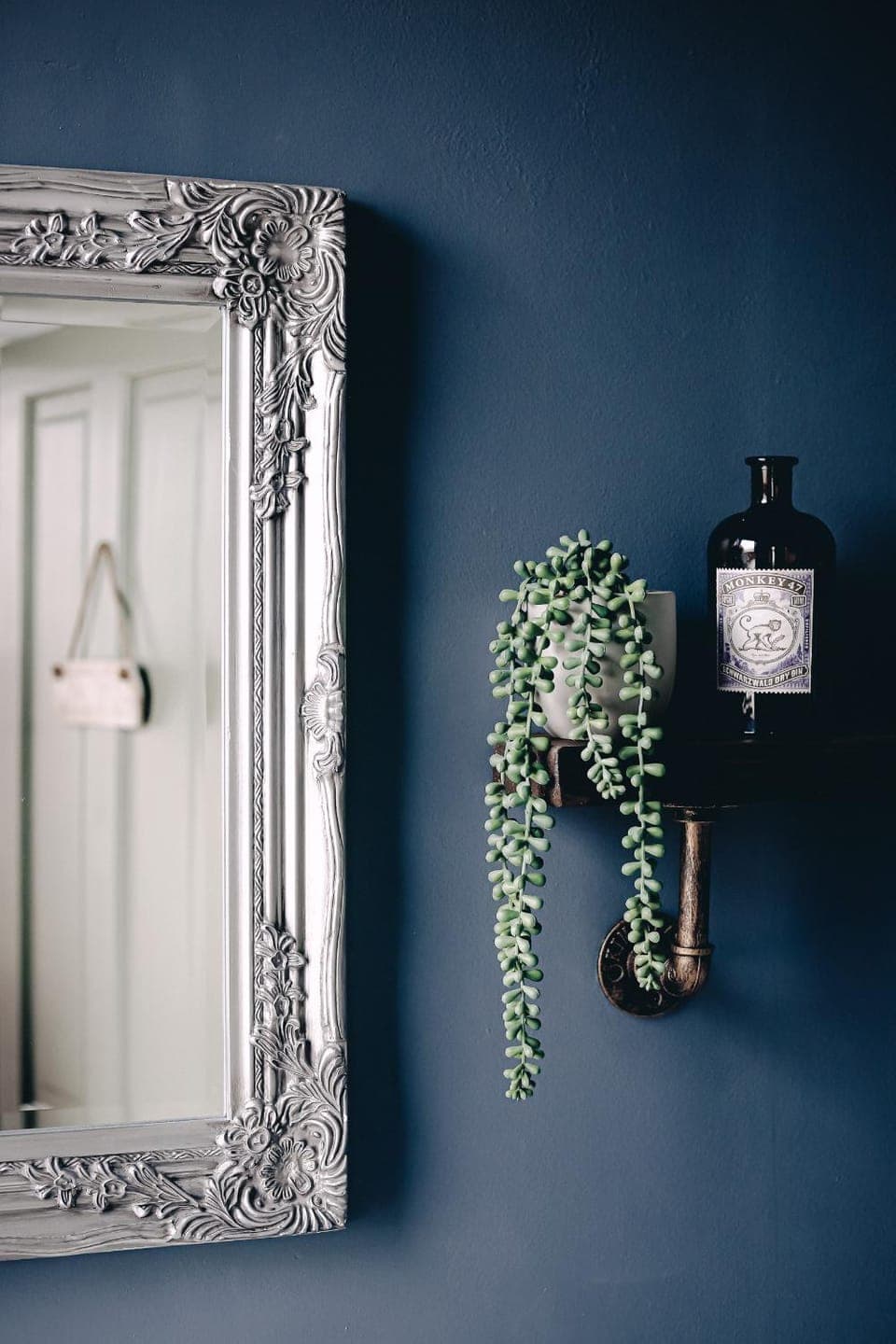 Bathroom, Decorative detail