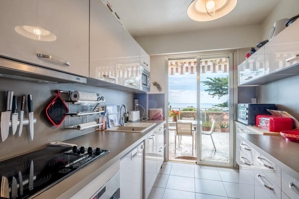 Kitchen or kitchenette, Living room