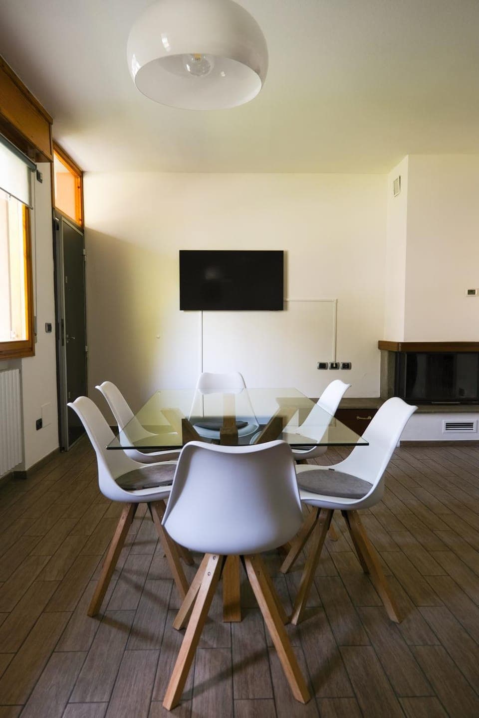 Communal lounge/ TV room, TV and multimedia, Dining area