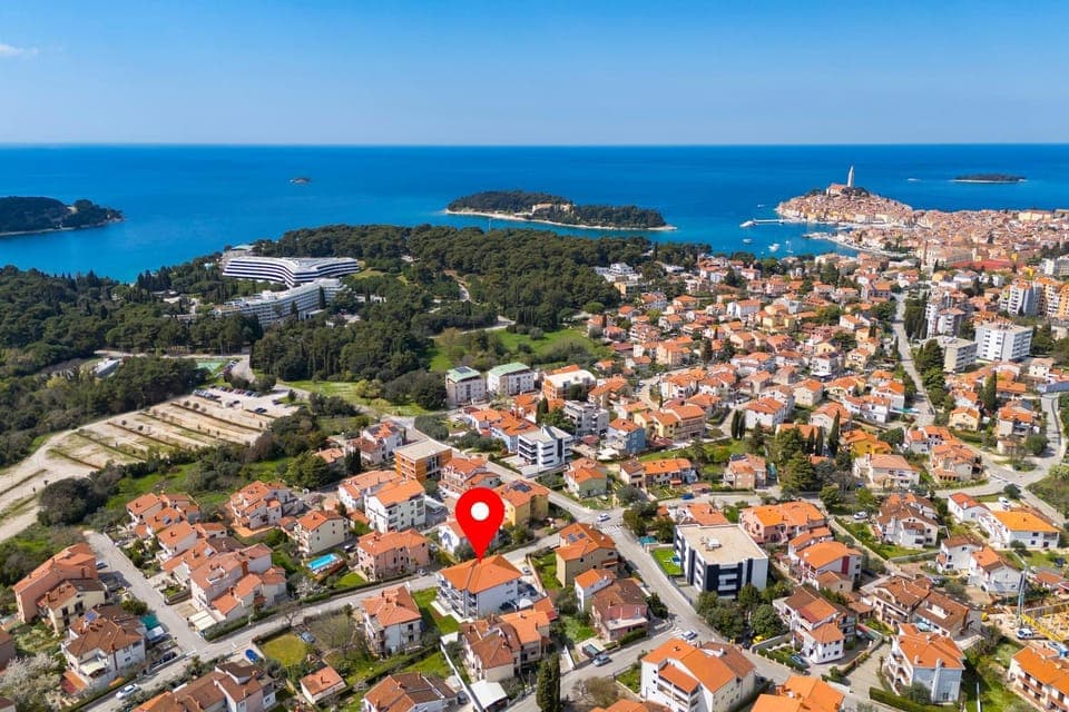 Property building, Neighbourhood