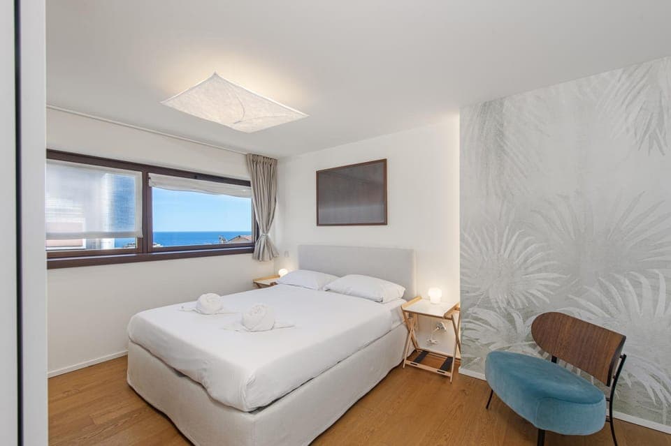 Bed, View (from property/room), Photo of the whole room, Bedroom, Sea view, towels