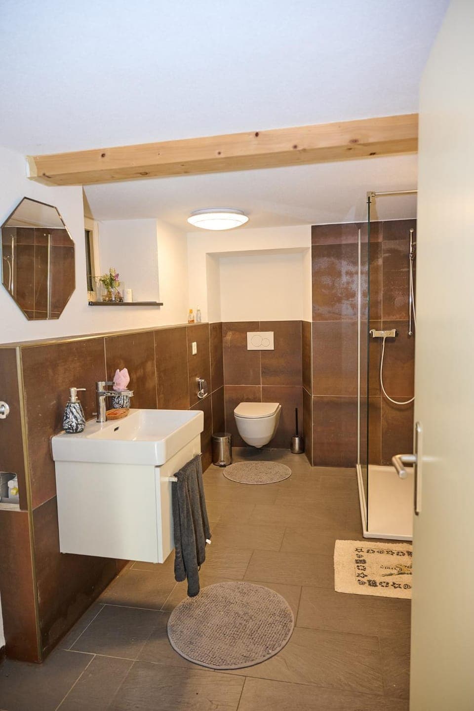 Shower, Toilet, Bathroom, towels