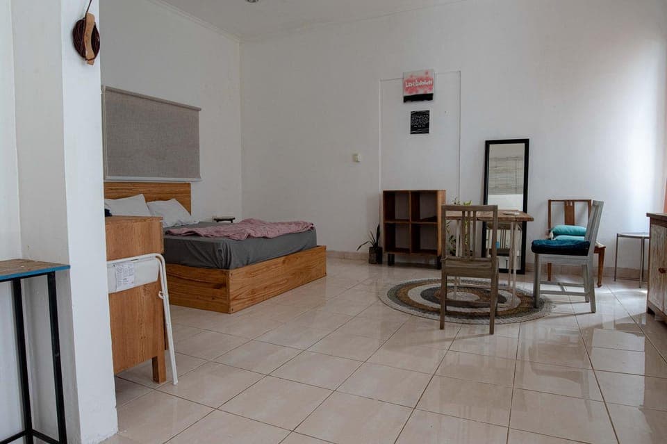 Bed, Living room, Photo of the whole room, Seating area, Bedroom