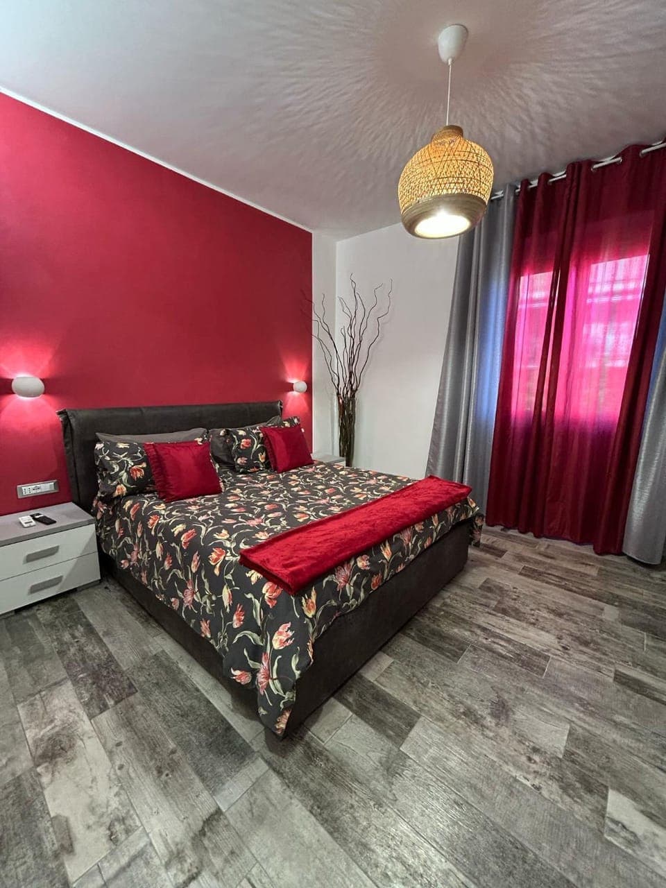 Photo of the whole room, Bedroom