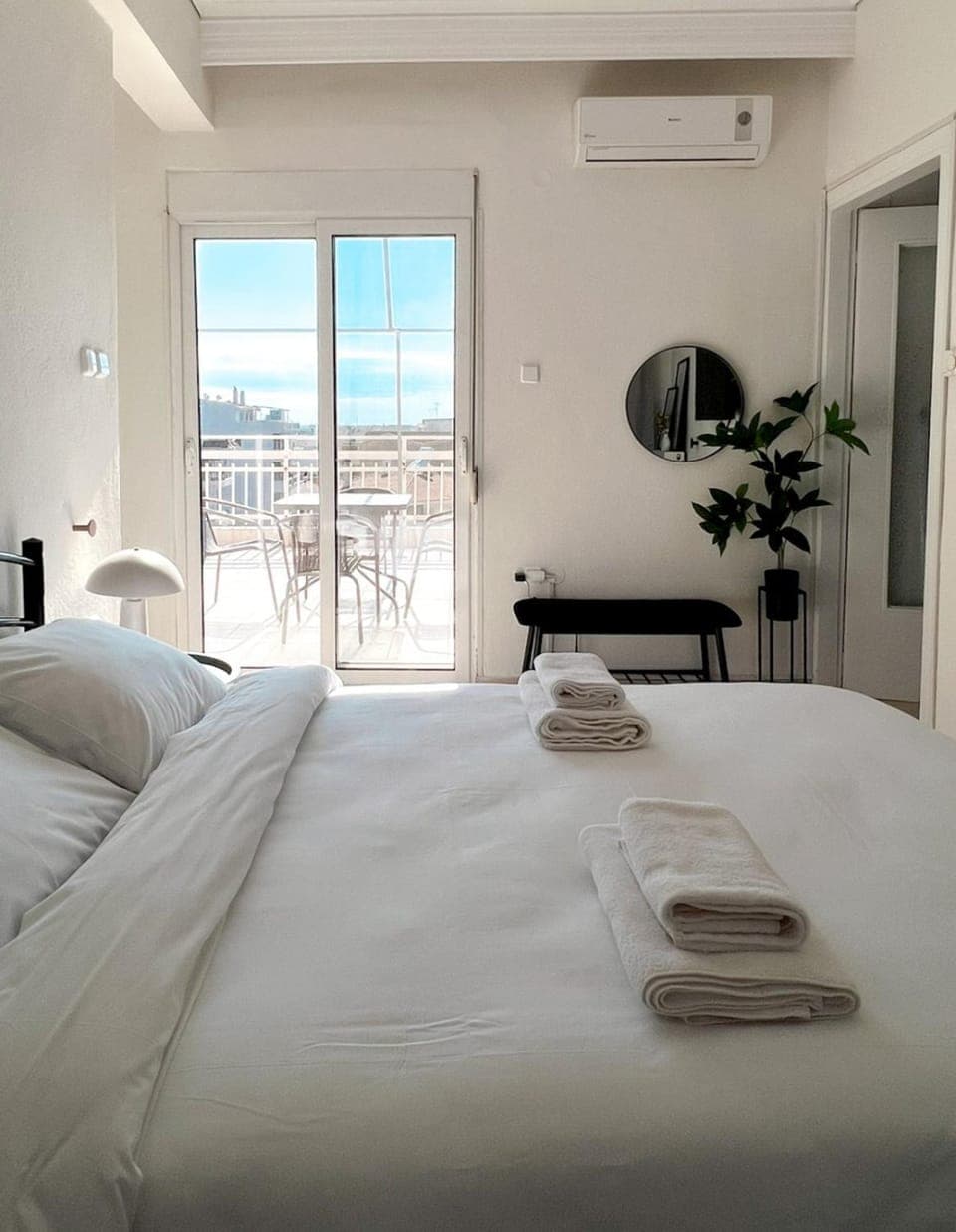 Bed, Photo of the whole room