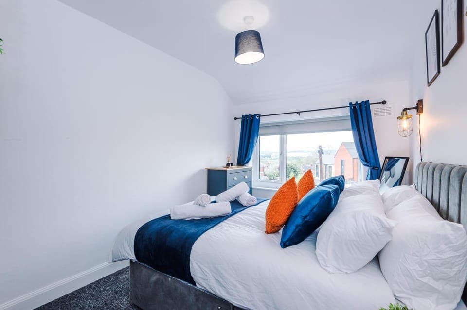 Bed, Photo of the whole room, Bedroom