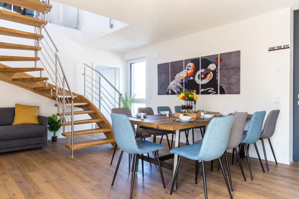 Seating area, Dining area