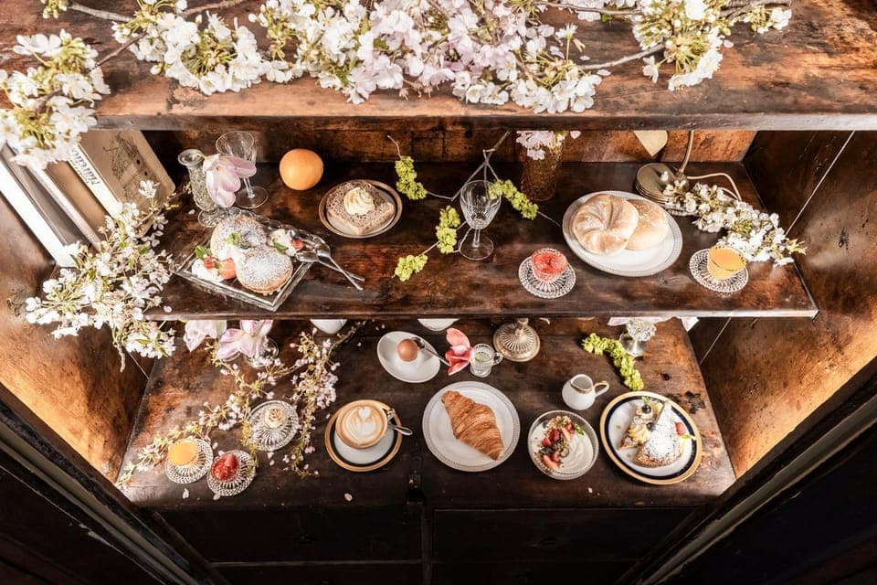 Restaurant/places to eat, Food and drinks