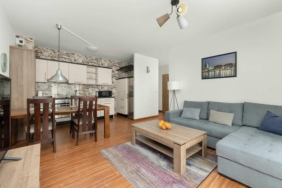 Kitchen or kitchenette, Living room, Seating area, Dining area