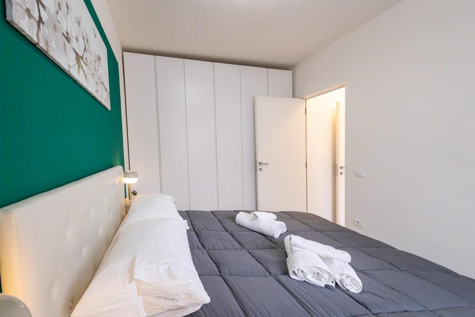 Bed, Photo of the whole room, Bedroom, towels, wardrobe