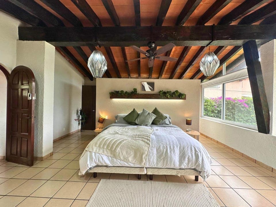 Bed, Photo of the whole room, Bedroom