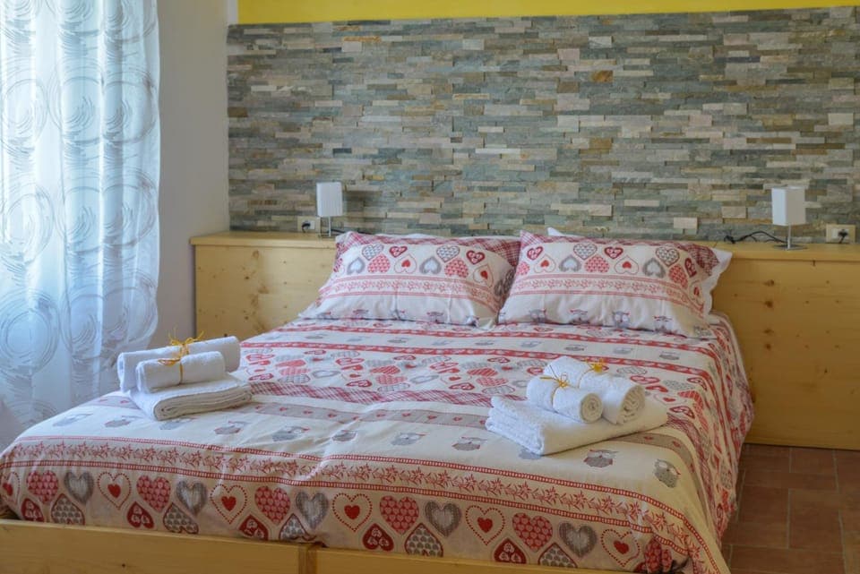 Bed, Photo of the whole room