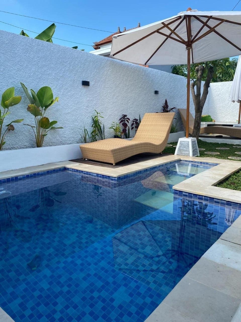 Swimming pool, Swimming pool