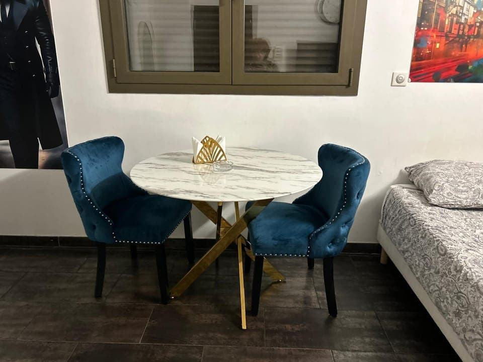 Seating area, Dining area