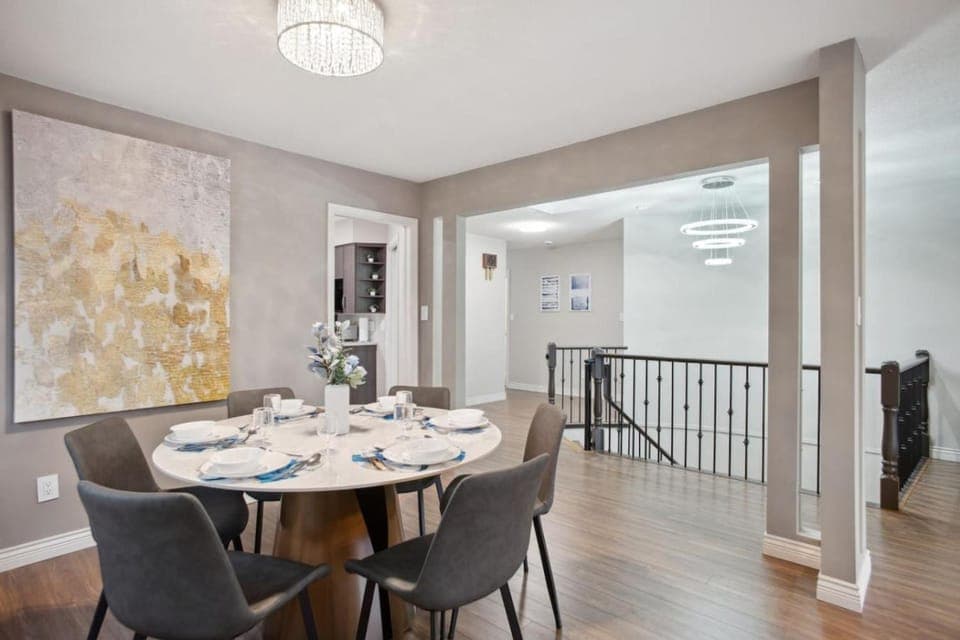 Seating area, Dining area