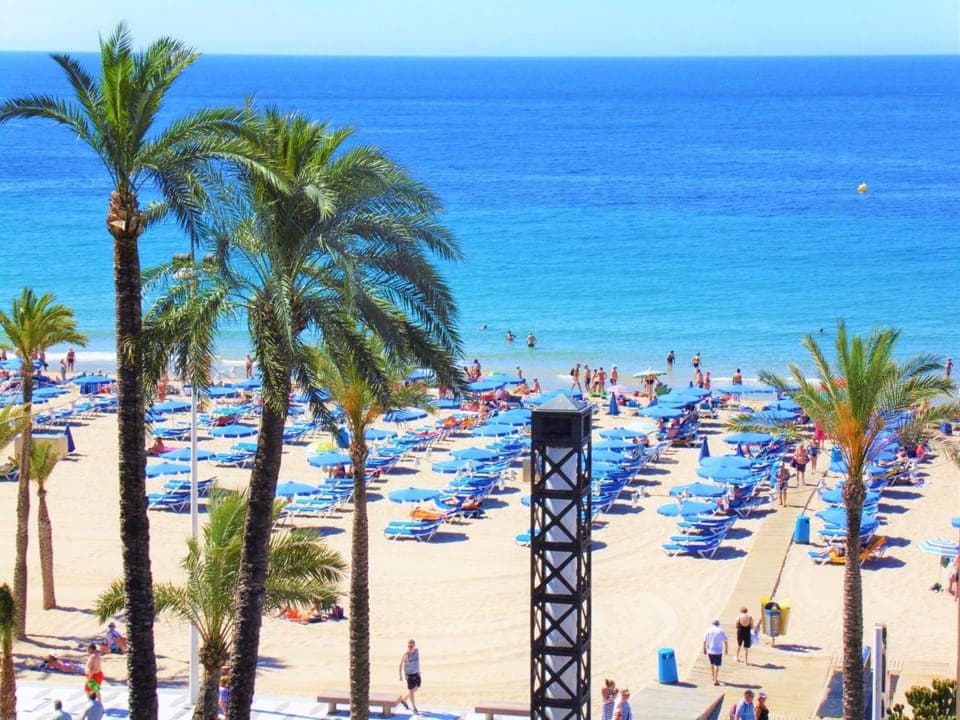 Nearby landmark, Restaurant/places to eat, Off site, Day, Neighbourhood, Natural landscape, Summer, View (from property/room), Balcony/Terrace, Beach, On site, Sea view, Area and facilities, Supermarket/grocery shop, Shopping Area