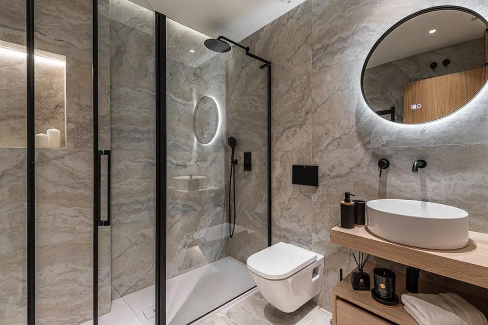 Shower, Toilet, Bathroom, towels