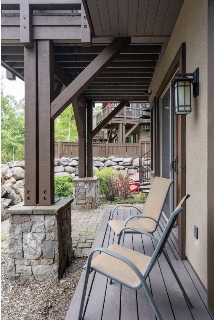 Property building, Day, Balcony/Terrace, Garden view