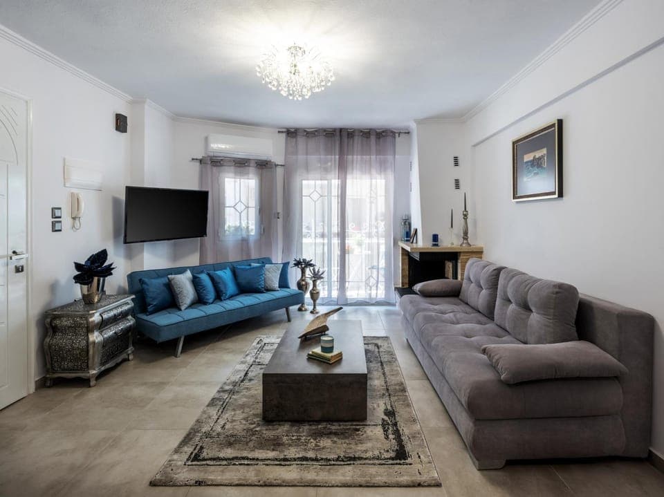 Property building, TV and multimedia, Living room, Seating area, air conditioner