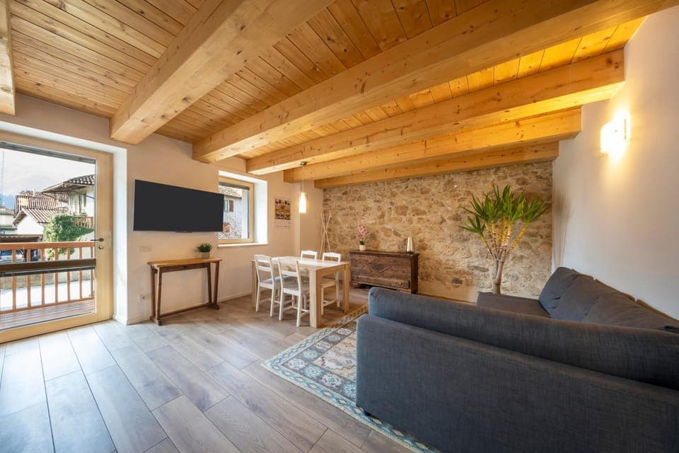 Communal lounge/ TV room, Dining area