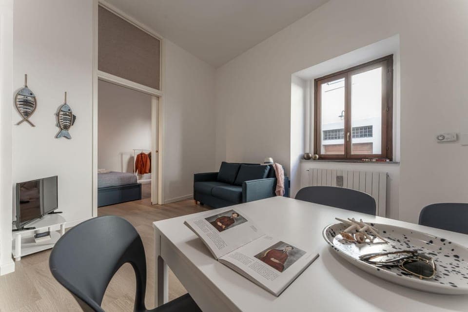 TV and multimedia, Living room, Seating area, Dining area