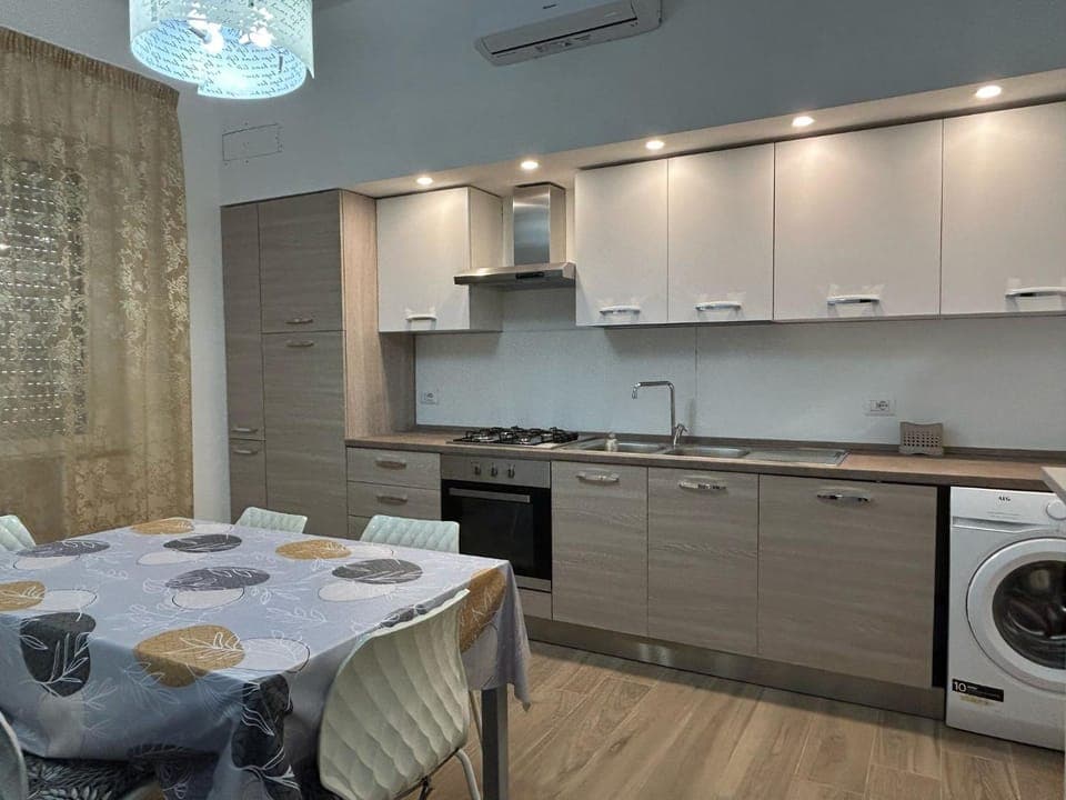 Dining area, oven, stove, washing machine