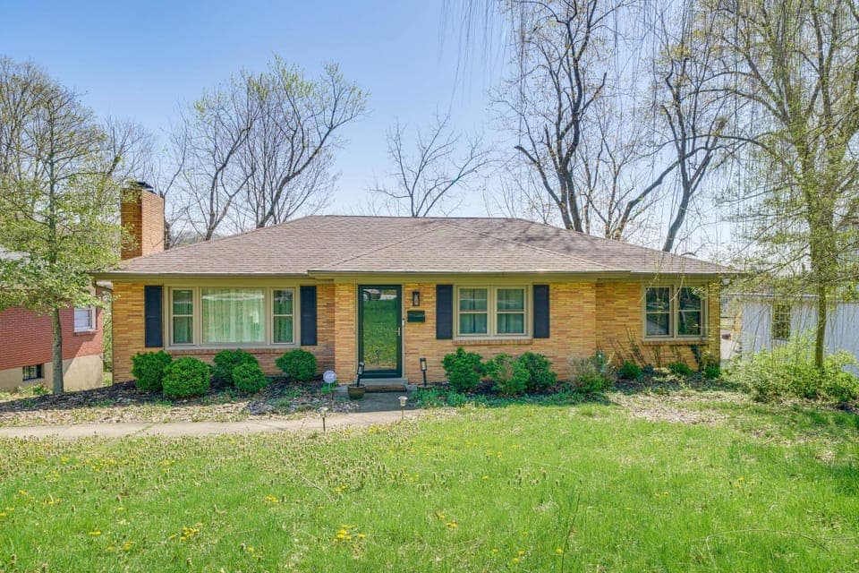 4 Mi to Churchill Downs: Updated Retreat w/ Deck! House in Louisville