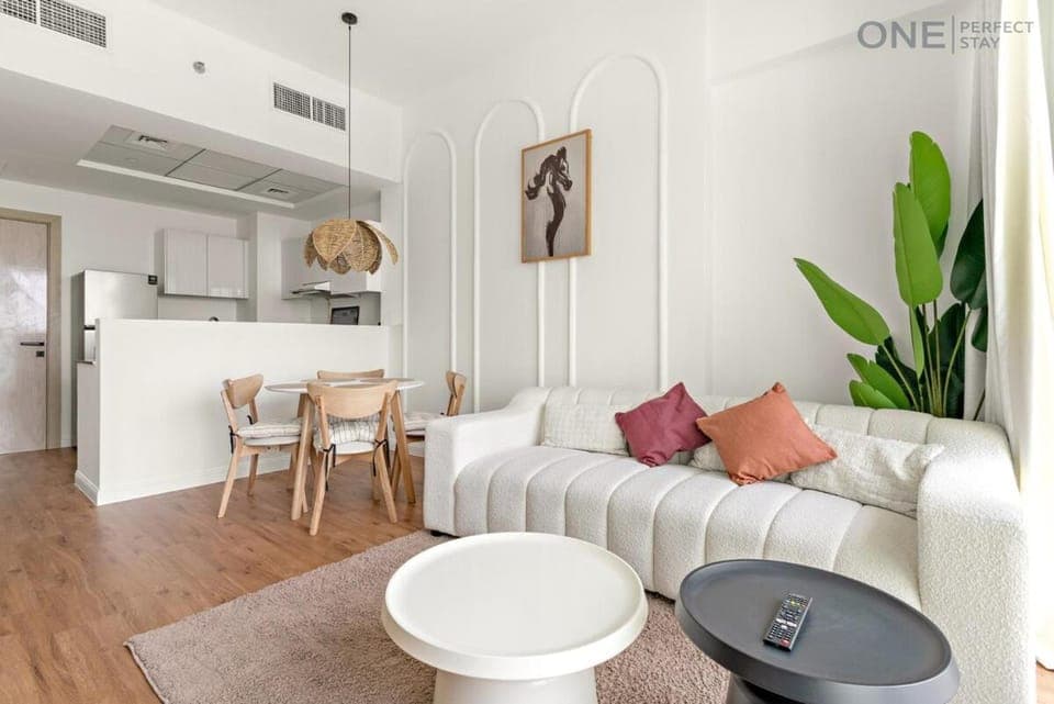 Kitchen or kitchenette, Living room, Seating area, Dining area