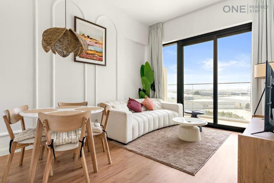 Seating area, Dining area