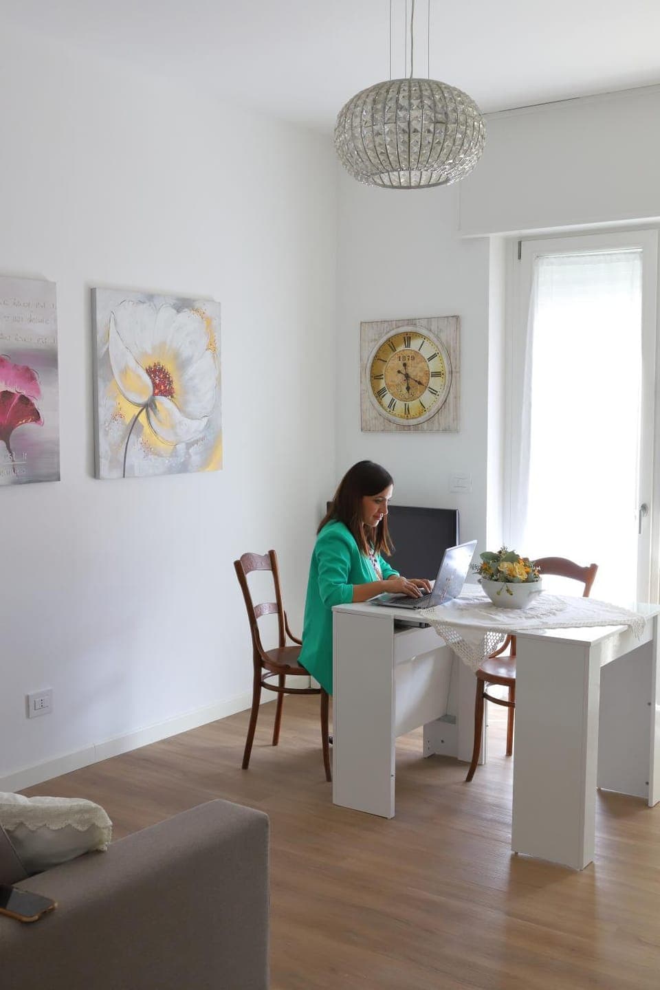 Living room, Seating area, Dining area, air conditioner