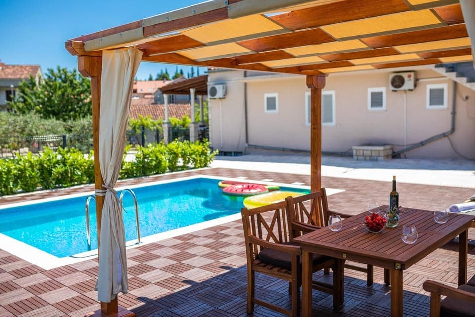 Patio, Swimming pool, Swimming pool