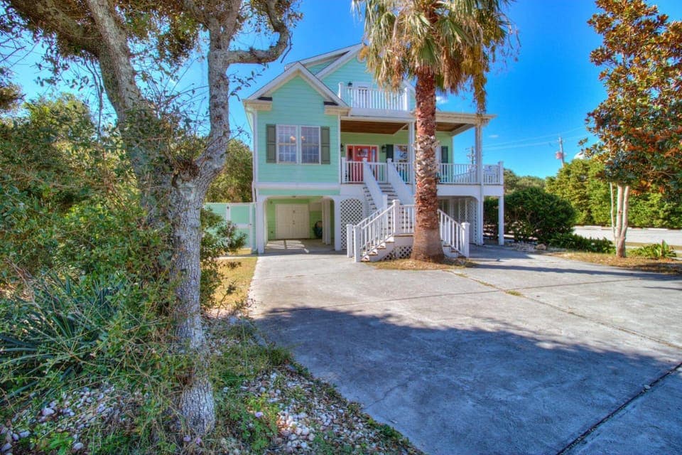 Surfuncle by Carolina Beach Realty House in Kure Beach