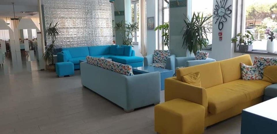 Communal lounge/ TV room, Lobby or reception