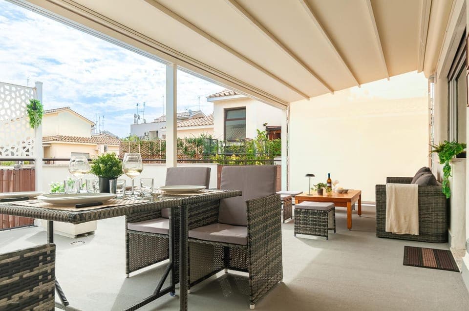 Balcony/Terrace, Seating area, Dining area, Quiet street view