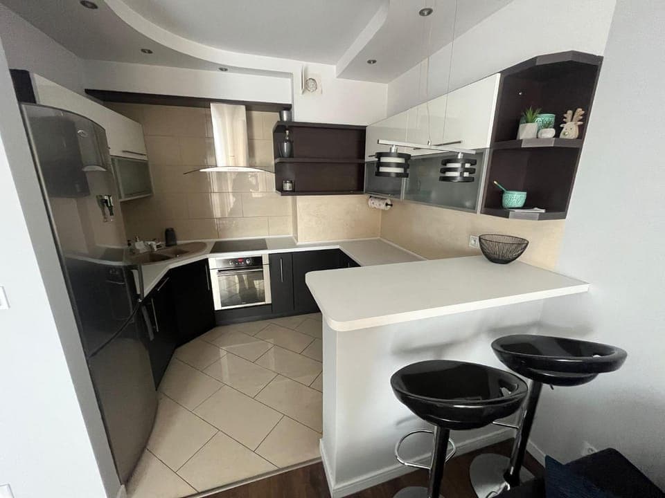 Kitchen or kitchenette, Dining area, oven, stove