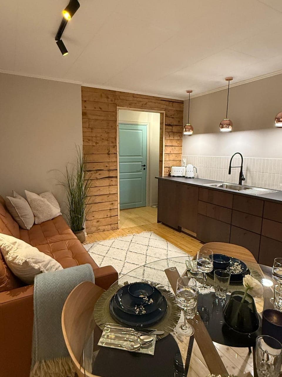 Kitchen or kitchenette, Living room, Seating area, Dining area