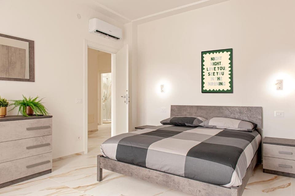 Bed, Photo of the whole room, Bedroom, air conditioner